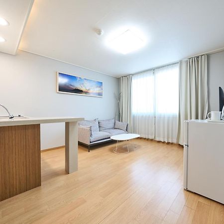 Pampas Hotel Чеджу Екстериор снимка