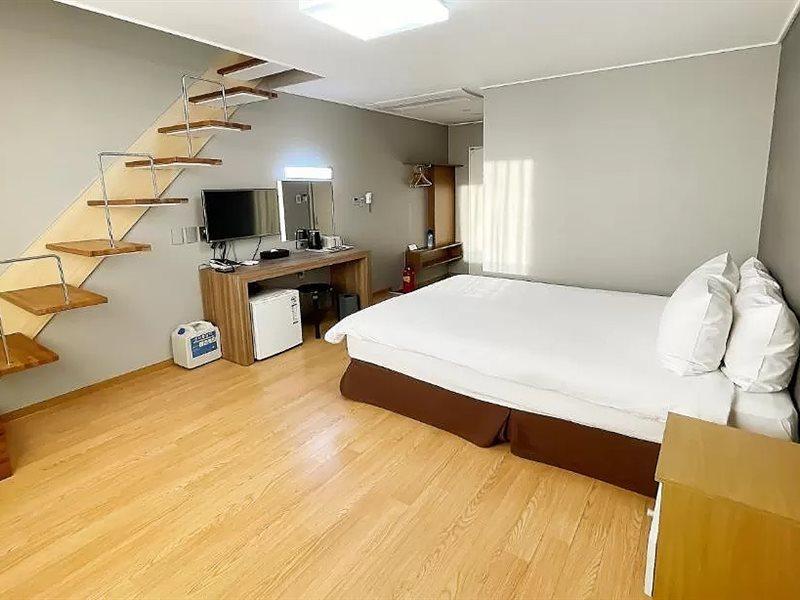 Pampas Hotel Чеджу Екстериор снимка