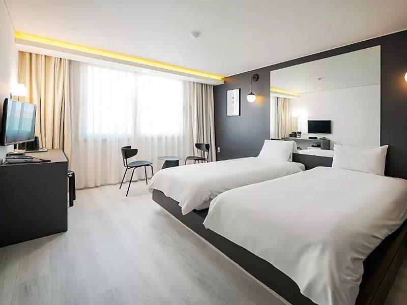 Pampas Hotel Чеджу Екстериор снимка
