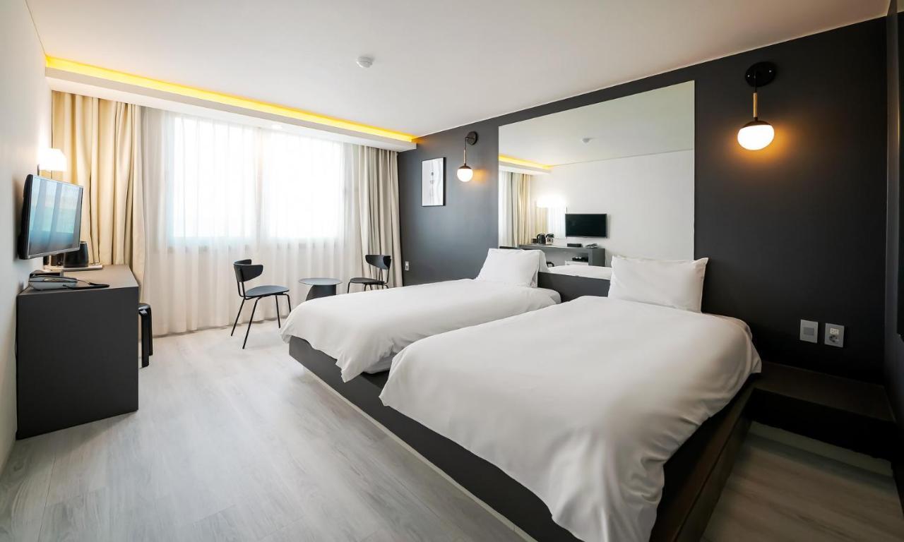 Pampas Hotel Чеджу Екстериор снимка