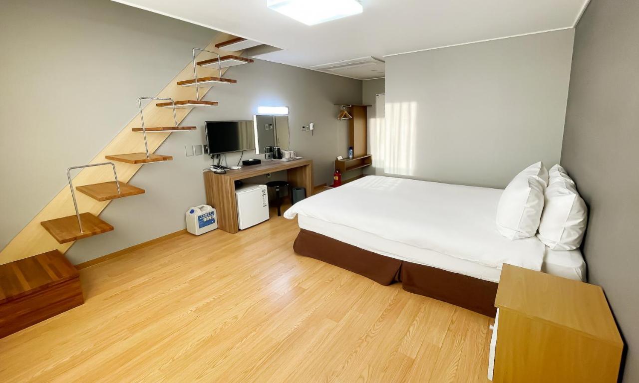 Pampas Hotel Чеджу Екстериор снимка