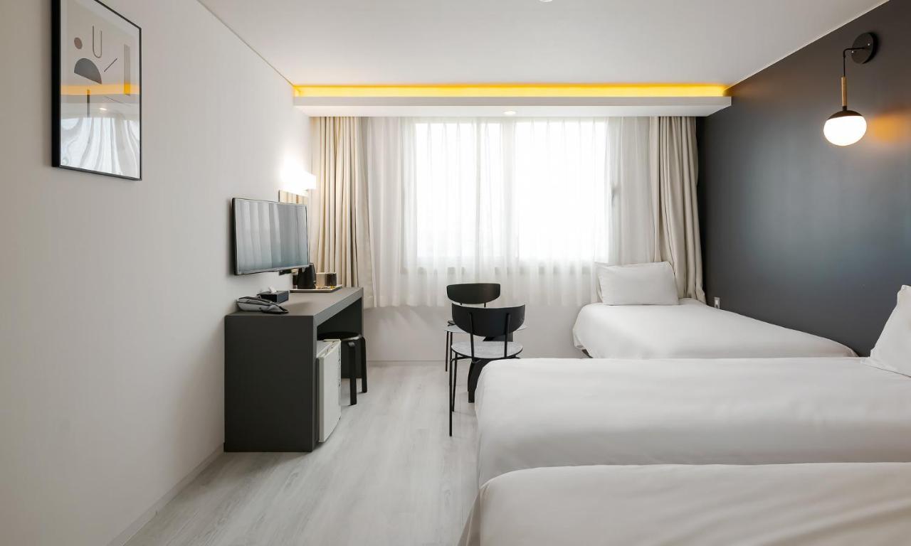 Pampas Hotel Чеджу Екстериор снимка