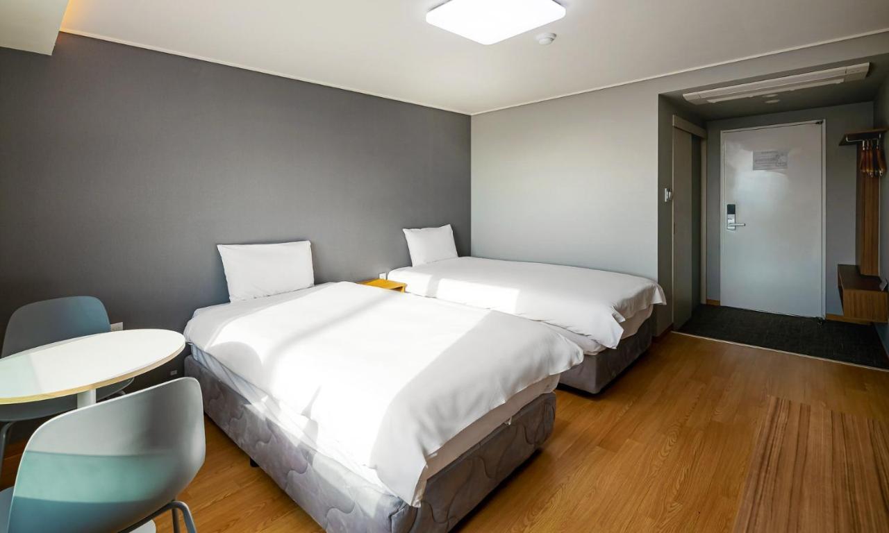 Pampas Hotel Чеджу Екстериор снимка