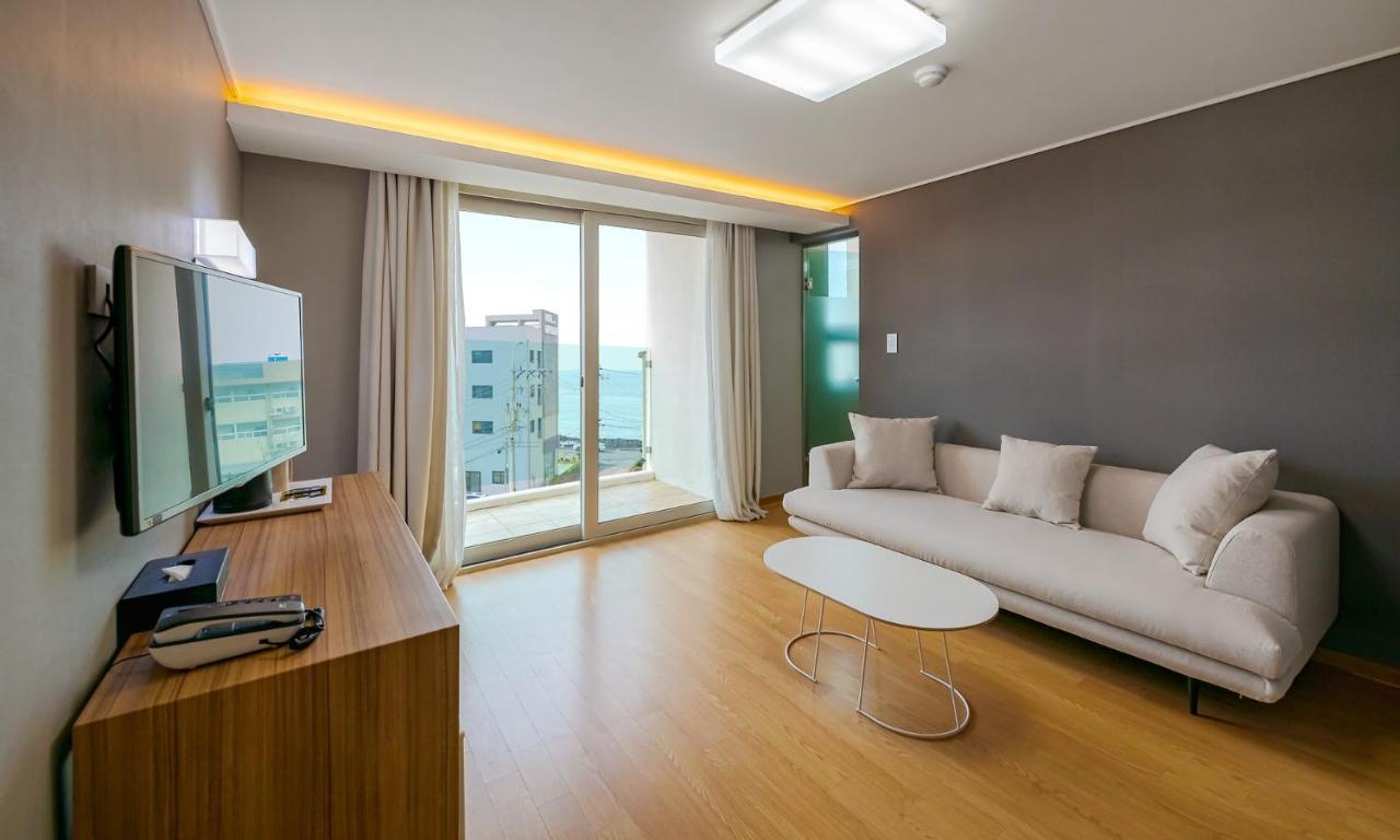 Pampas Hotel Чеджу Екстериор снимка