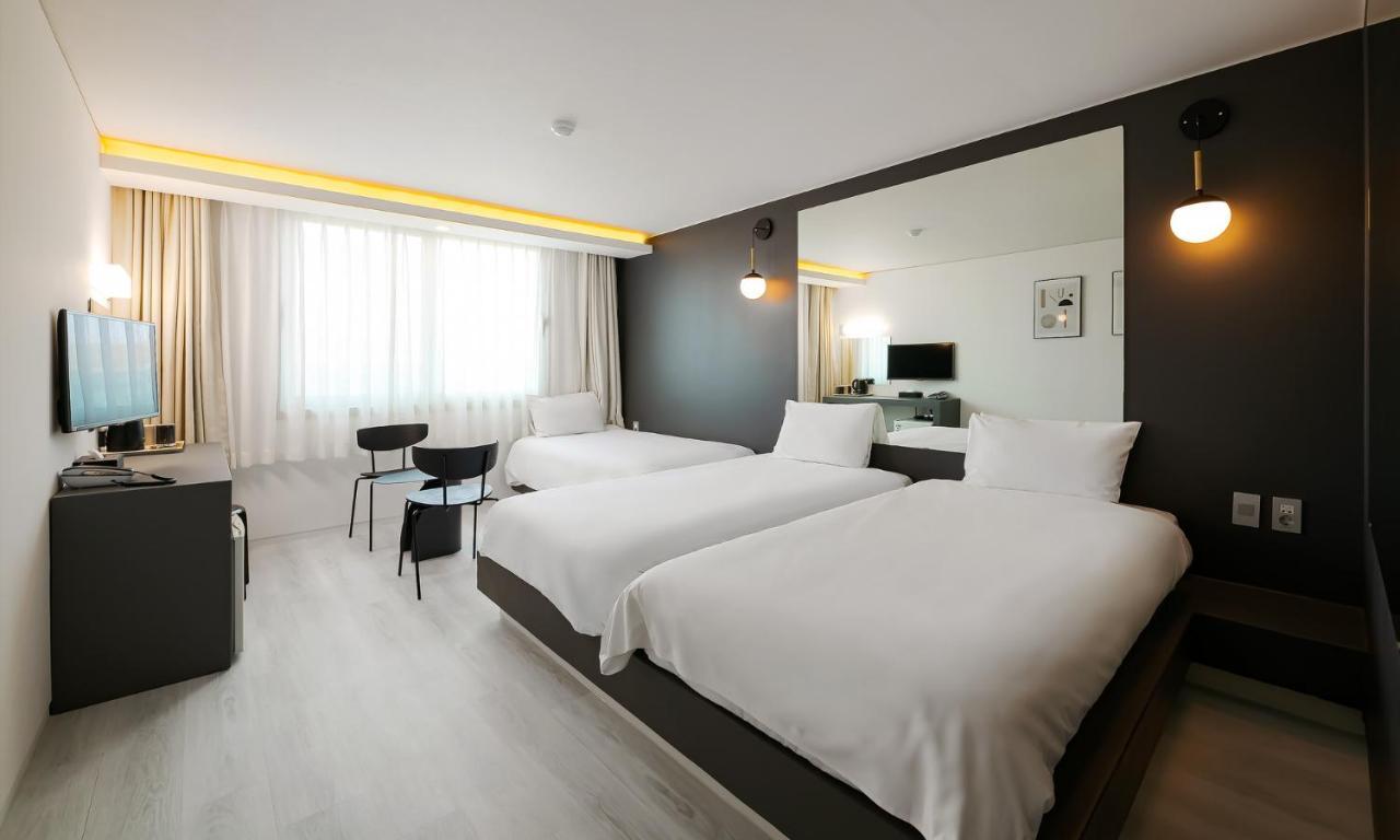 Pampas Hotel Чеджу Екстериор снимка