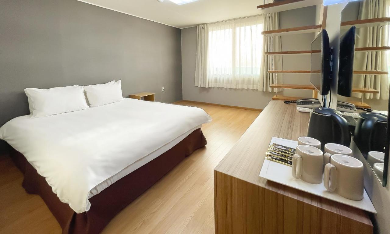 Pampas Hotel Чеджу Екстериор снимка