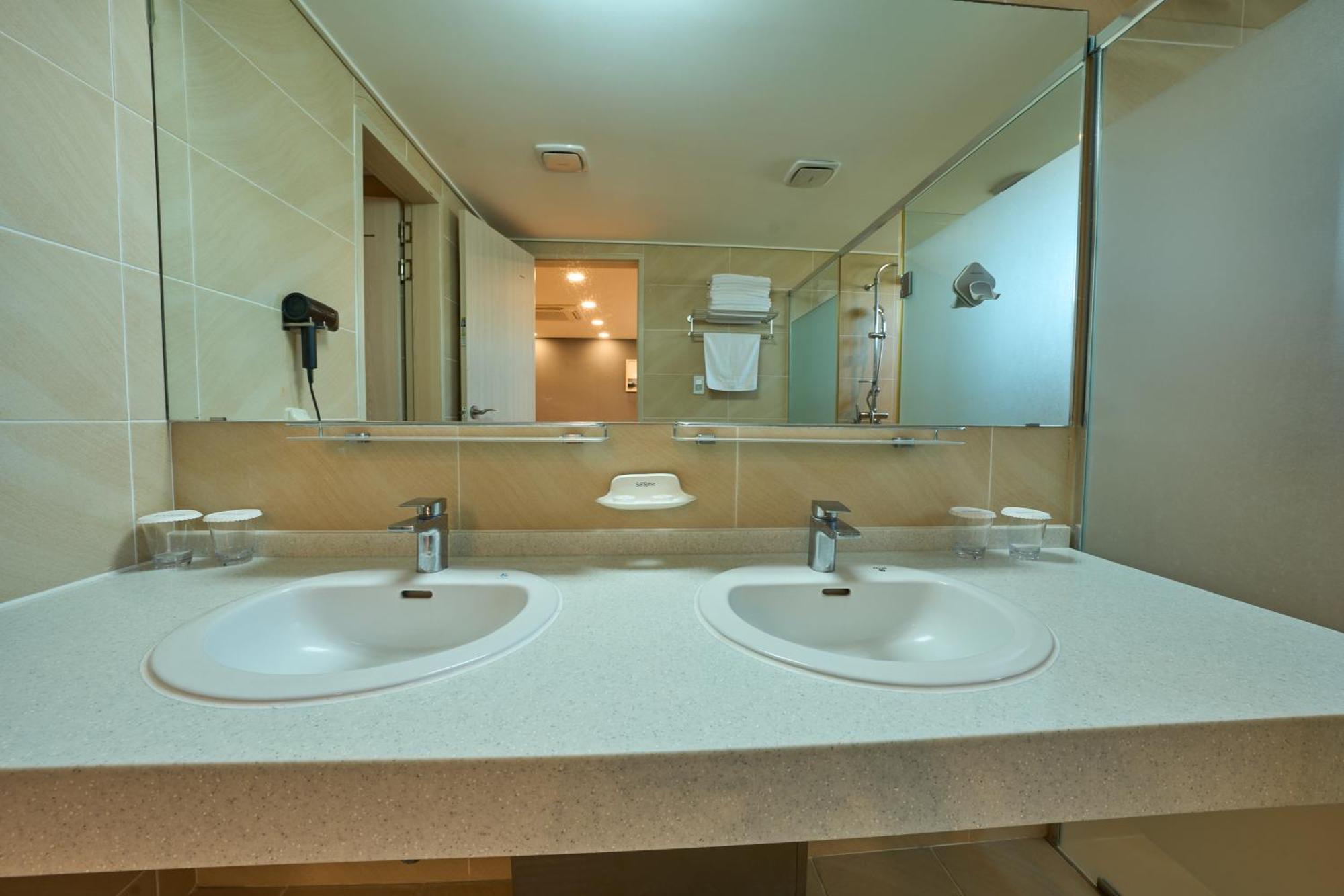 Pampas Hotel Чеджу Екстериор снимка